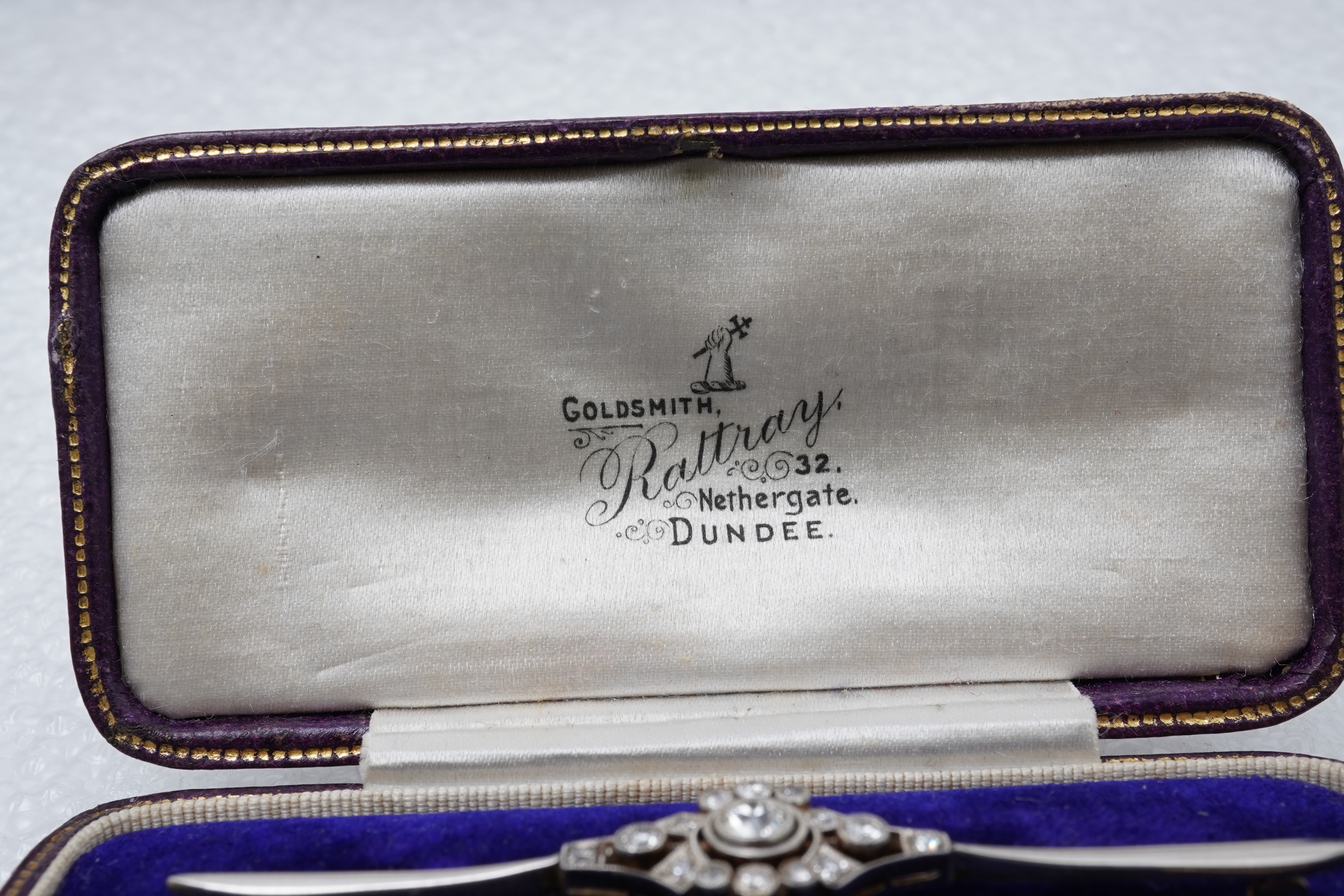 A diamond bar brooch, early 20th century